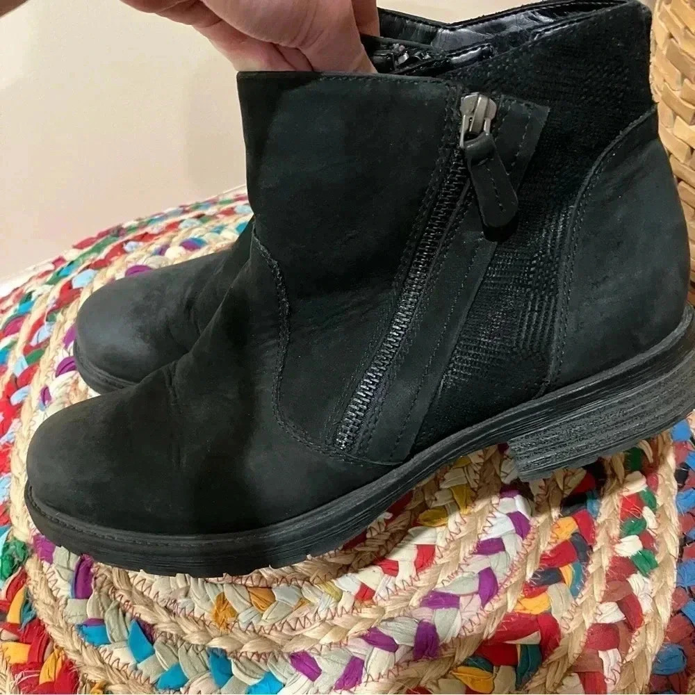 Earth Jordan black leather ankle boots